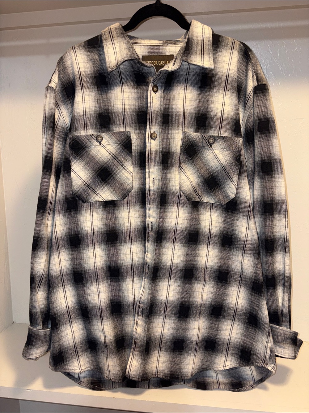 Men's Black & White Plaid Button-Down Casual Shirt